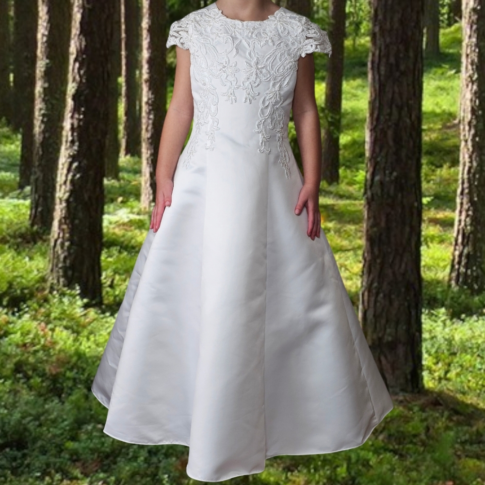 Oleg Cassini White A-Line Cap Sleeve Beaded Applique Flower Girl Dress, EUC, sz6